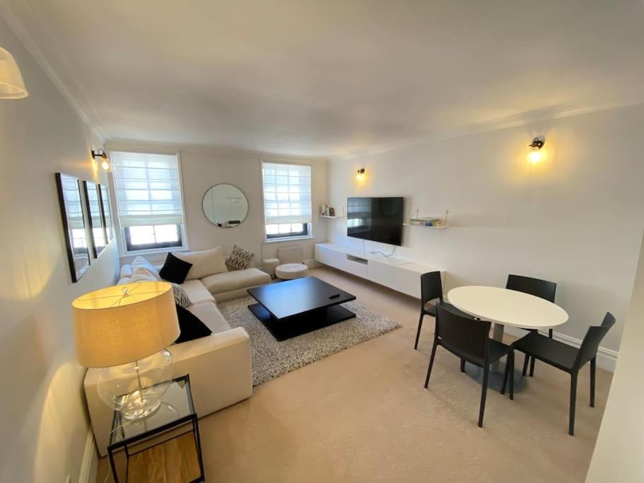 Wonderful Baker Street Flat! Apartment London Bagian luar foto